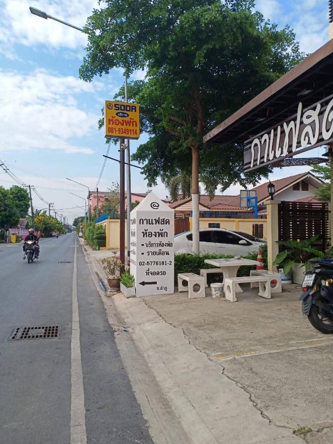 โสดาอพาร์ทเม้นท์​ Apartman Ban Lam Phak Kut Kültér fotó